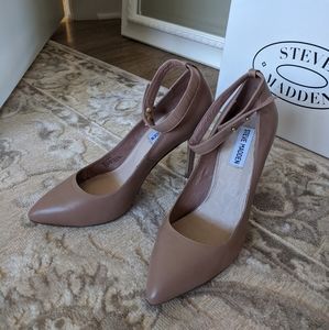 Steve Madden leather pumps